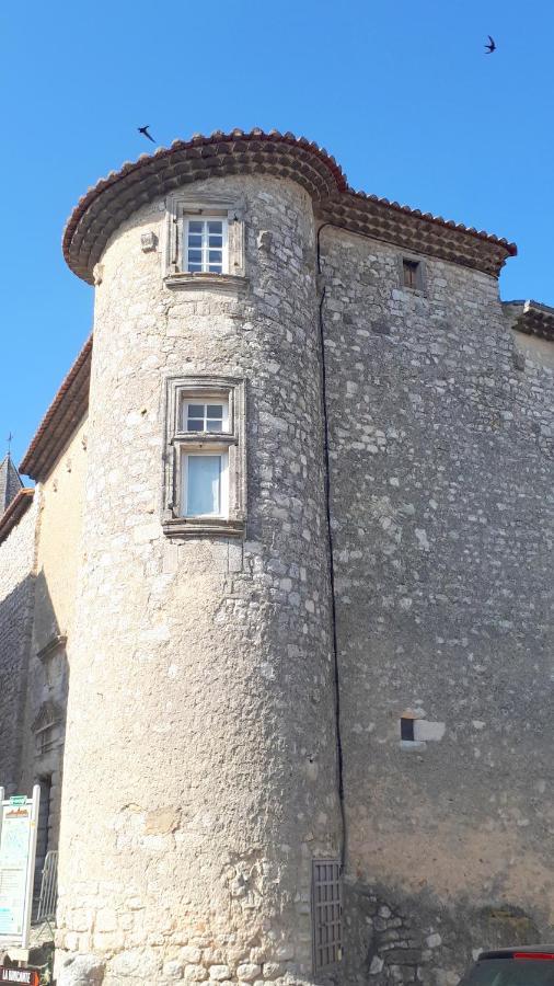 La Garde Adhemar, L'Escalier Medieval Exteriör bild
