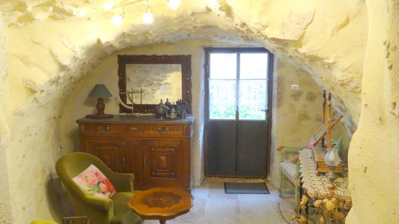 La Garde Adhemar, L'Escalier Medieval Exteriör bild
